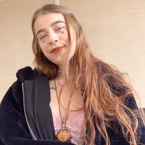 Meet your Posher, Courtney